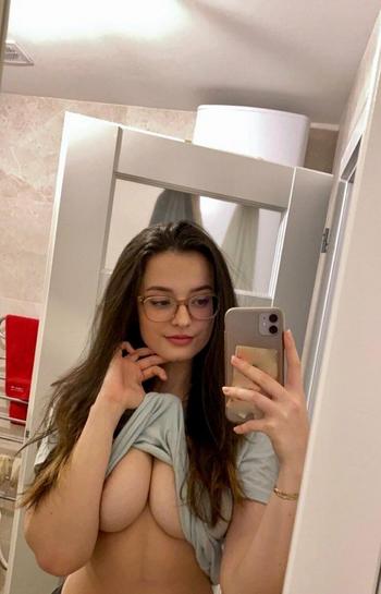 386-742-5053, 24  female escort, New Orleans