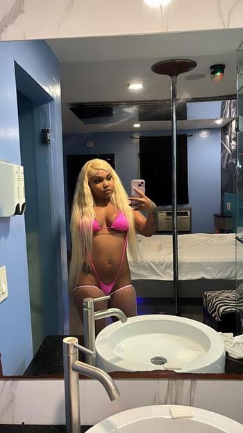 Mimi, 24  female escort, New Orleans
