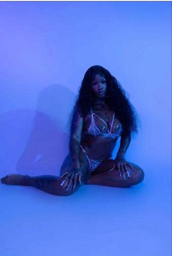 Mia, 26  female escort, New Orleans
